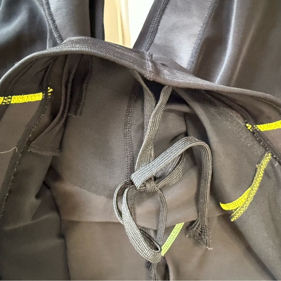 CW-X Stabilyx Ventilator Joint Support Compression Shorts Men Black XL. 1236 - Picture 4 of 5